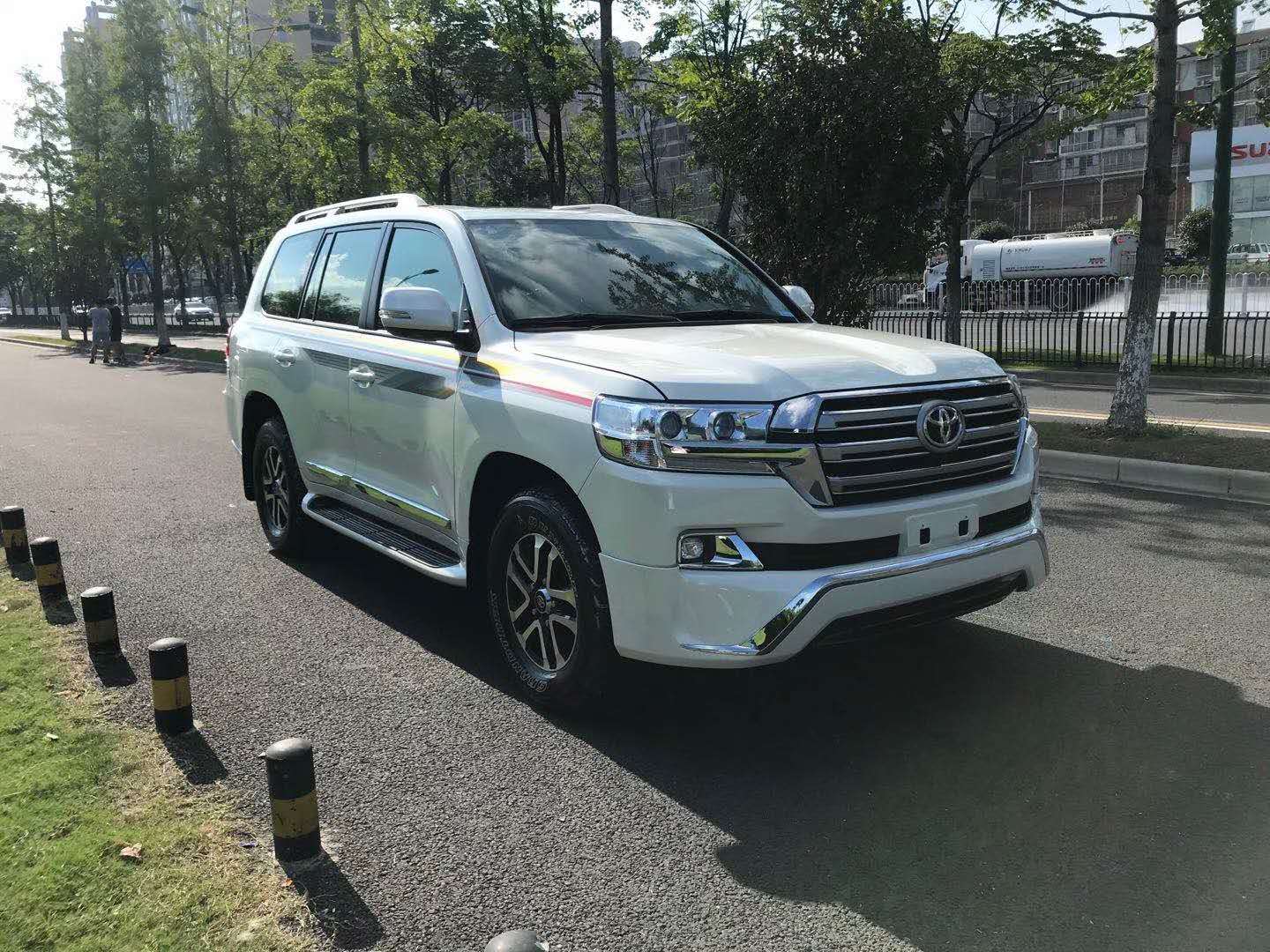 17年豐田酷路澤-升值神車！4.0 V6發(fā)動機(jī)